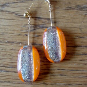 Drop earrings in gold, orange and shimmer glass