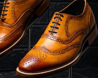 Richelieus faits main en cuir marron clair | Richelieus habillés à lacets pour hommes
