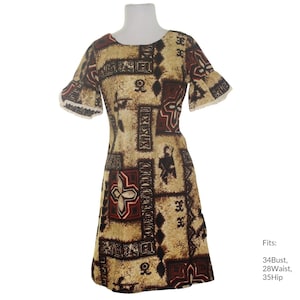 34Büste 60er Jahre &#39;The Ritz&#39; Hawaii Kleid | Authentisches Vintage Mod Baumwollrindentuch Hawaiikleid (34Brust, 28Taille, 35Hüfte)