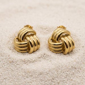 Grube złote kolczyki z węzłem, efektowne sztyfty w stylu vintage, prezent dla niej, biżuteria na co dzień