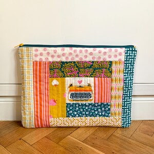 Retro Patchwork Quilted Laptop Sleeve, Mod Patchwork MacBook Pro Case, Padded Computer Pouch, Vintage Aesthetic Tech Cover