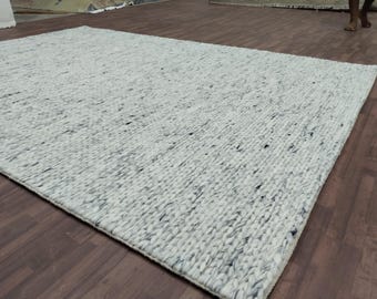 Handwoven Chunky Wool Rug – Soft Gray & White Braided Carpet for Living Room or Bedroom
