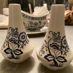 J & G Meakin Blue Nordic salt and pepper shaker set