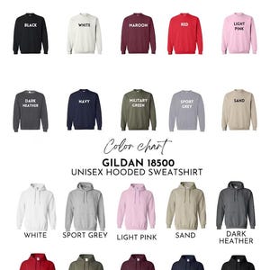 Puede incluir: Carta de colores con sudaderas unisex Gildan 18000 de cuello redondo y sudaderas con capucha unisex Gildan 18500. Las sudaderas est&aacute;n disponibles en varios colores, incluyendo negro, blanco, granate, rojo, rosa claro, gris oscuro, azul marino, verde militar, gris deportivo y arena.