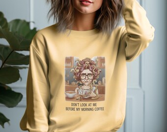Camiseta de café Medusa, divertida camiseta de mitología griega, regalo sarcástico para el día del mal cabello