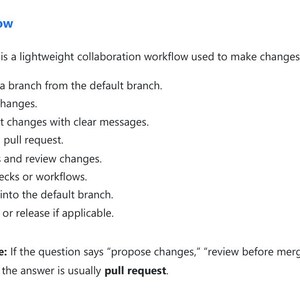 K&ouml;nnte beinhalten: Ein Dokument mit dem Titel GitHub Flow, das einen leichtgewichtigen Kollaborations-Workflow mit acht nummerierten Schritten zur sicheren Durchf&uuml;hrung von &Auml;nderungen beschreibt, gefolgt von einem Pr&uuml;fungshinweis, dass bei Fragen zu &Auml;nderungsvorschl&auml;gen oder &Uuml;berpr&uuml;fungen die Antwort pull request lautet.