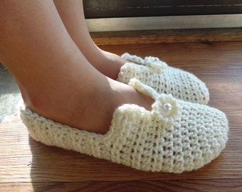 Crochet PATTERN - Simply Pretty Women's Slippers (sizes 5-6, 7-8, 9-10, 11-12)