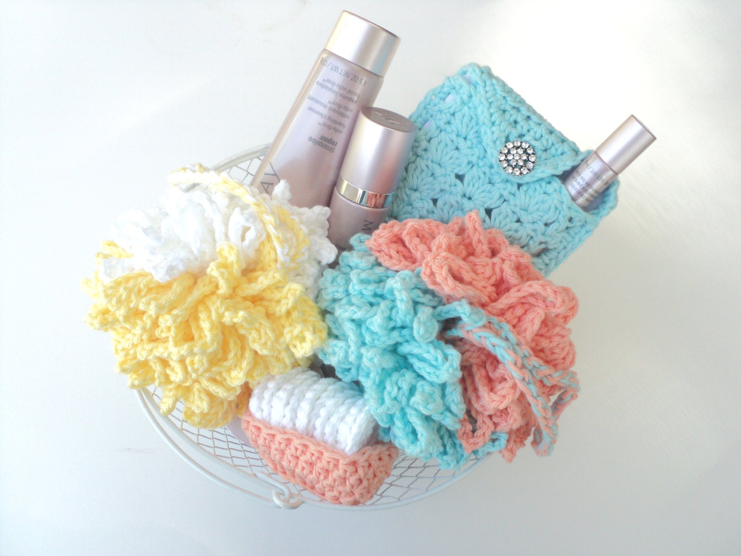 26 Crochet Makeup Bag Patterns with Clutches, Pouches, and Holders 13 Shower Pouf Washable-reusable Cosmetic Remover Pads