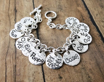 Braccialetto con ciondolo personalizzato in argento sterling: ricordo di famiglia timbrato a mano