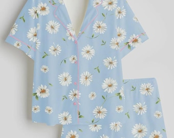 Conjunto de pijama Blue Daisy, pijama floral de manga corta con botones, ropa de dormir de primavera para mujer, ropa de estar por casa suave de estilo cottagecore. Regalo ideal.