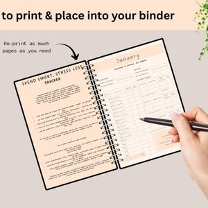 Pode incluir: Um planejador em espiral aberto em uma p&aacute;gina de janeiro, com o texto "SPEND SMART, STRESS LESS TRACKER". Uma caneta est&aacute; na p&aacute;gina direita. O texto "Easy to print & place into your binder" est&aacute; no topo. O planejador &eacute; imprim&iacute;vel.