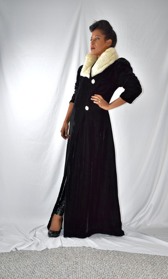 Vintage 1930s 1940s Black Velvet Opera Coat with W