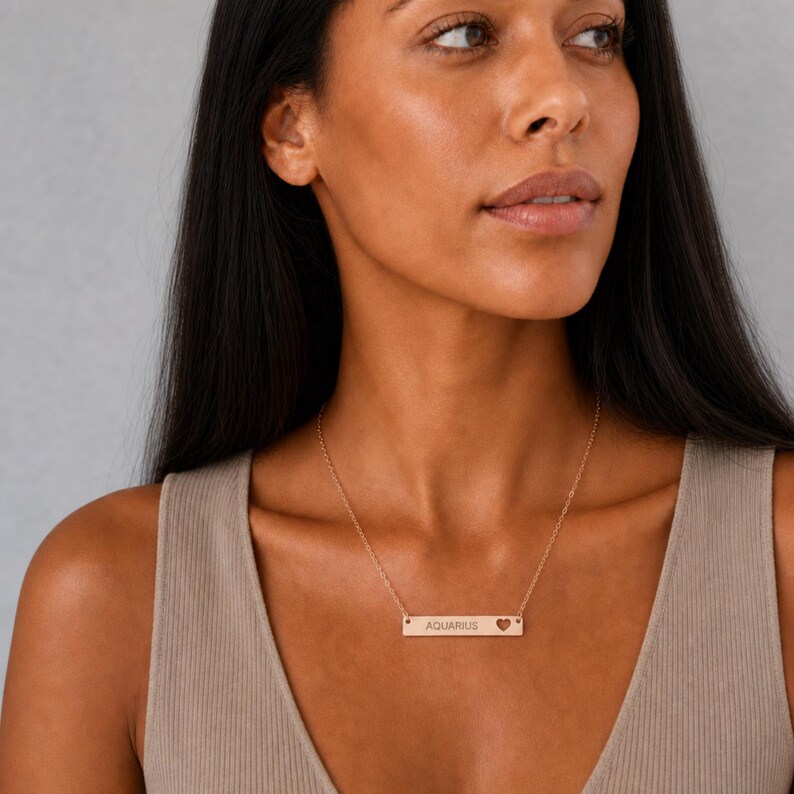 Pingente de Aquário, Colar de Aquário, Colar com Barra do Zodíaco, Colar com Signo do Zodíaco 18K Rose Gold PVD coating