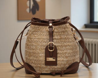 Woven Straw Crossbody Bag – Summer Bucket Handbag with PU Leather Accents