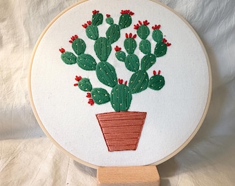 Bordado de cactus hecho a mano