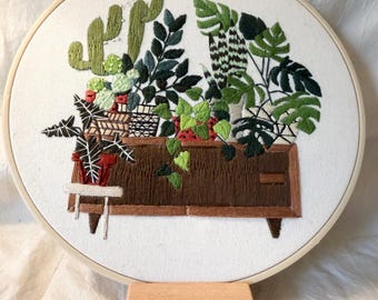Bordados hechos a mano con plantas de interior