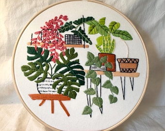 Bordados hechos a mano con plantas de interior