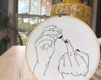 Bordado de esmalte de uñas abstracto y vanguardista