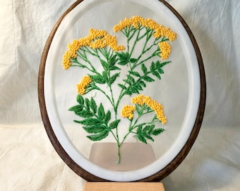 Bordado floral transparente hecho a mano