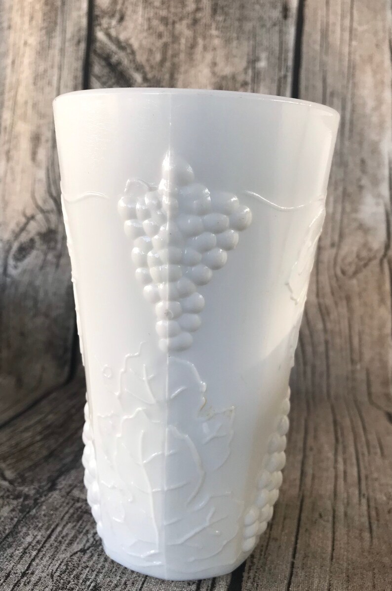 Set of 6 Large Milk Glass Water GlassTumbler Grape Vine Design Colony Harvest