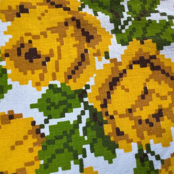 Vintage Floral Tablecloth: 1950s Rose Print, Oval Cotton