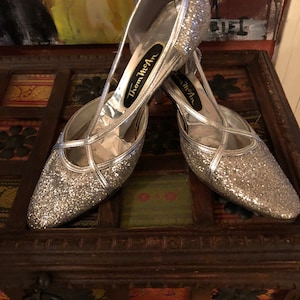 Thom McAn Knockout 60s Silver Glam Pumps
