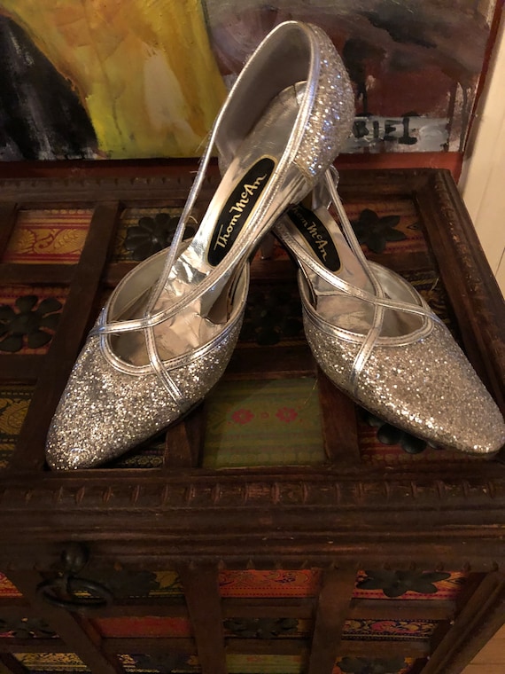 Thom McAn Knockout 60s Silver Glam Pumps