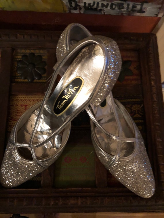 Thom McAn Knockout 60s Silver Glam Pumps - image 4