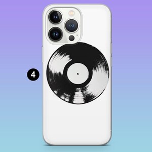 Pu&ograve; includere: Custodia per telefono bianca con un design di vinile in bianco e nero. Il disco &egrave; centrato sulla custodia, con l'etichetta al centro. La custodia ha un bordo trasparente e uno sfondo sfumato blu e viola.