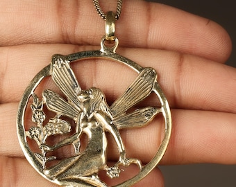 Collar con colgante de hada dorada, dije de ángel alado, joyería de fantasía floral