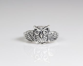 スターリングシルバーのフクロウリング、中空デザインのフクロウの