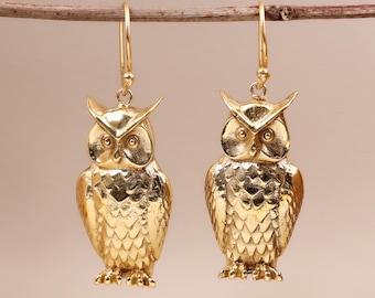 Pendientes colgantes de búho en tono dorado / Joyería bohemia con estilo