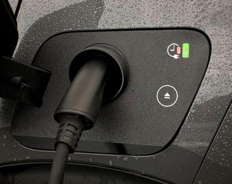Tapa Puerto Carga Compatible Peugeot e-2008 | Protector Nieve Lluvia | Escudo Conector Tipo Dos | Accesorios Coche Electrico