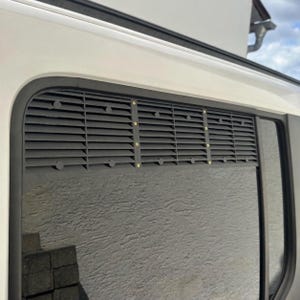 Grelha de ventilação para janela compatível com Citroen Berlingo III | Ventilação para autocaravana K9 | Previne condensação | Acessórios para autocaravana | PETG ASA