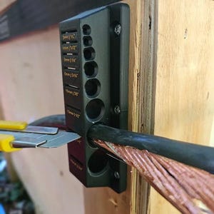 Bench Wire Stripping Guide with Eight Sizes from 3 to 19 mm