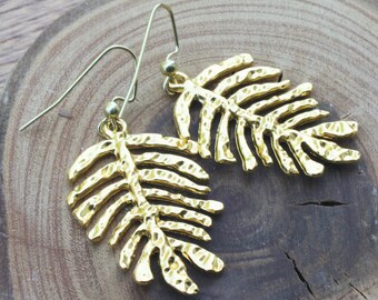 Monstera Leaf Earrings, gold hammered brass, brass earwires, trendy monstera leaf earrings