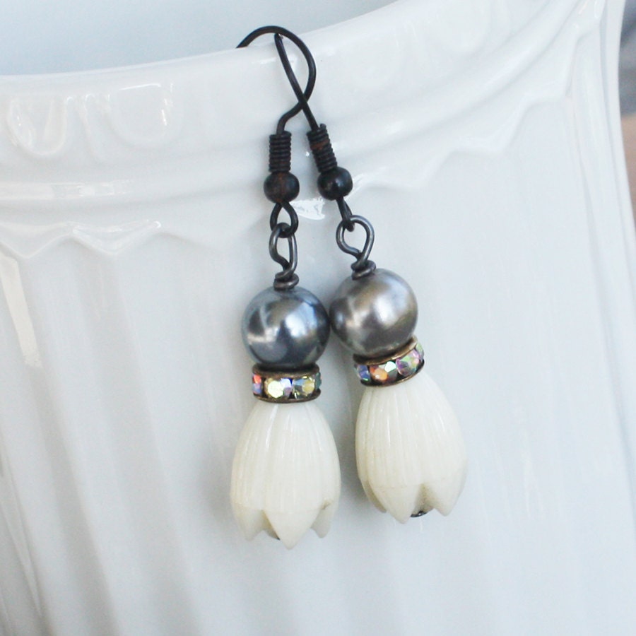 Theia Tulip Pearl Earrings main image 0