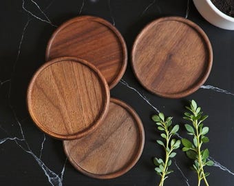 Solid Walnut Wood Coaster – 8.8cm Round Heat Resistant Cup Mat for Tea & Coffee, Durable Wooden Drink Pad, Natural Rustic Decor