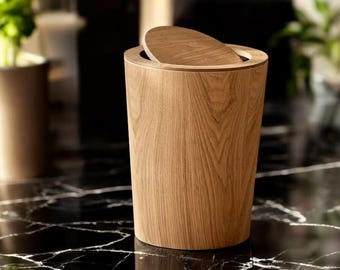 Cubo de basura de madera artesanal con tapa giratoria: contenedor minimalista para el hogar, la oficina y el baño. Decoración moderna de madera.