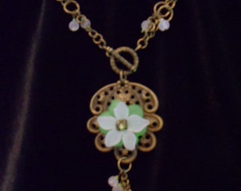 Absinthe Victorian Romantic Necklace matte green and white Swarovski Crystals nfl02