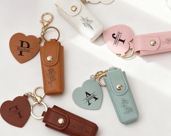 Portachiavi personalizzato con astuccio per rossetto, portachiavi con astuccio per rossetto con fiore di nascita inciso con nome, regalo per addio al nubilato, regalo di compleanno, prodotto di bellezza
