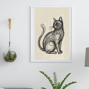 Puede incluir: Una impresión artística enmarcada que presenta un boceto de un gato negro. El gato está representado en posición sentada, con una larga cola y bigotes. La obra de arte está creada con un estilo de línea garabateada sobre un fondo beige, enmarcada en un borde blanco.