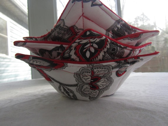 Hand crafted, beautiful, micro-waivable soup bowl cozy