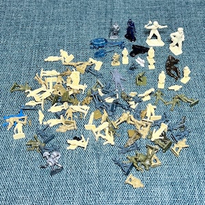 Lot of 90 plastic miniature tiny People for assemblage, diorama or whatever!
