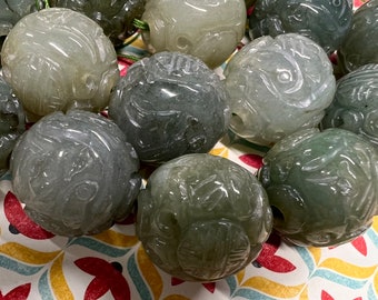 Gorgeous hand carved vintage Jade beads - 17mm