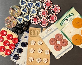 Pretty Vintage  Buttons - 1930’s-50’s - Flowers, Reds, Horses Antique Plastic Clothes Fasteners