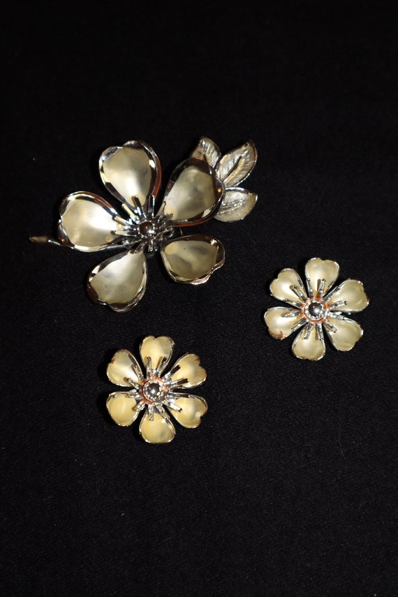 Coro Silver toned brooch & earrings set - image 2