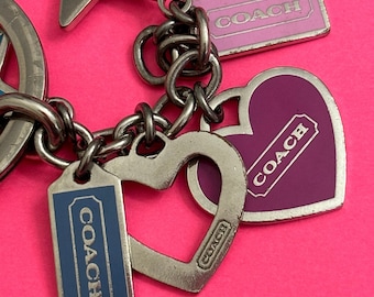 アクセサリー COACH Pink double heart keychain charm Rare Vintage COACH PINK Signature Enamel Heart Keychain FOB