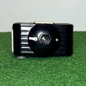Vintage Kodak Bullet 127 Bakelite Compact Camera designed by Walter D. Teaque - Untested
