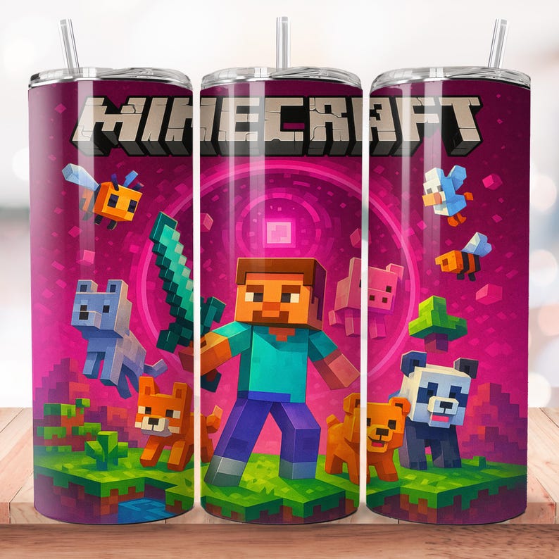Puede incluir: Un vaso de acero inoxidable con un dise&ntilde;o de Minecraft. El vaso tiene un fondo rosa con personajes de Minecraft, incluyendo Steve, animales y el logo de Minecraft. Incluye una pajita y una tapa.